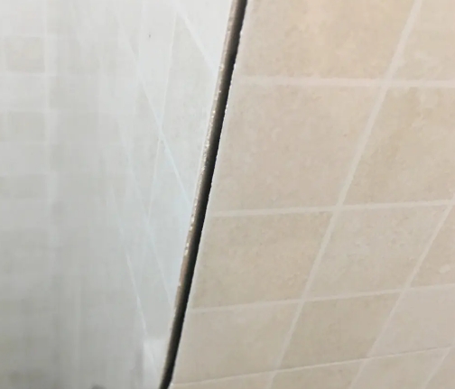 平桂瓷砖空鼓维修公司分享阳台瓷砖脱落的修复过程可以分为以下几个步骤