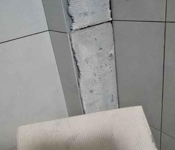平桂瓷砖空鼓维修公司分享下厨房瓷砖脱落的补救措施。